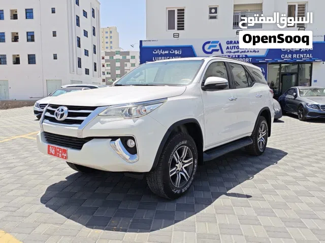 تويوتا فورتشنر 2020_ toyota fortuner  7مقاعد دفع رباعي – لون لؤلؤي  إيجار يومي • أسبوعي • شهري