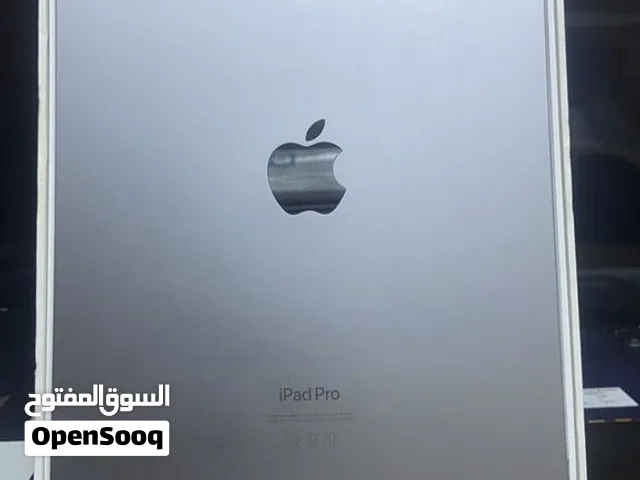 iPad Pro M2 (11-inch) 4th generation 128GB condition 10/10 one month shop warranty.
