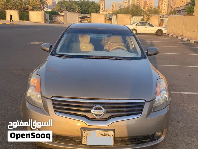 للبيع سيارة نيسان التيما 2008 بحالة ممتازة. اقرأ التفاصيل