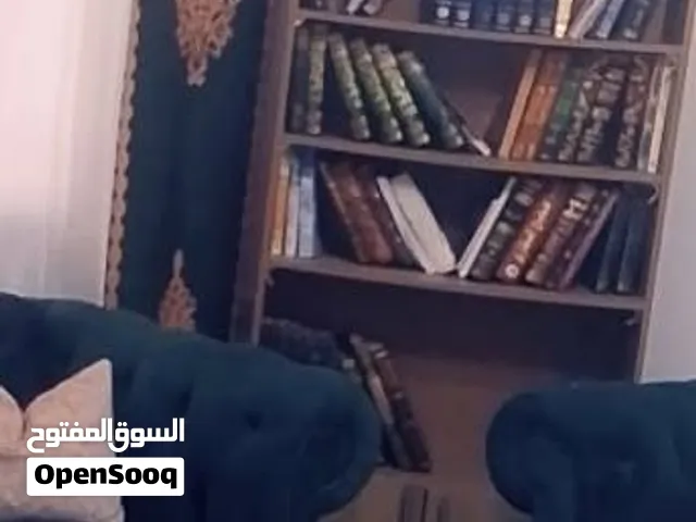 مكتبه بحاله جيده جدا استعمال خفيف للبيع المستعجل