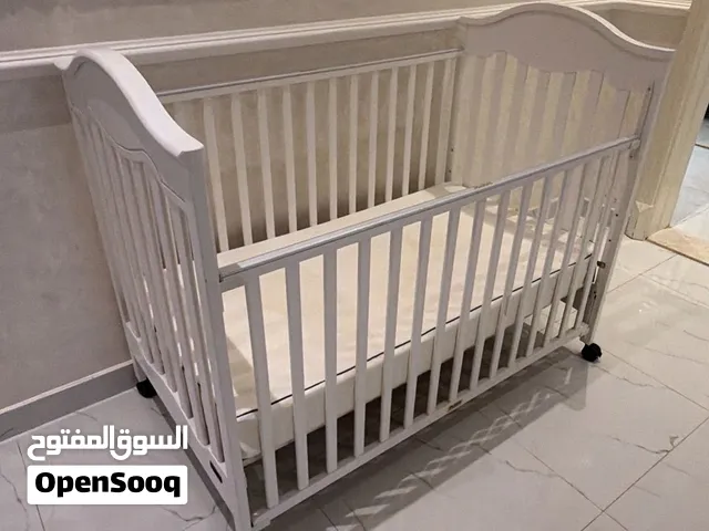 Kids Baby Crib / Cot – White Wooden Crib with Wheels