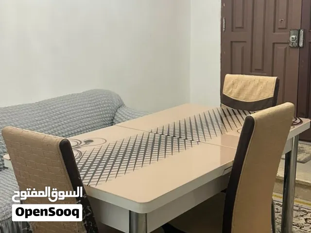طاولة اكل استعمال نظيف