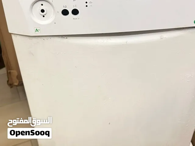جلاي غساله صحون للبيع بحاله جيده ماتور بس خربان فيها لوحه للاستفسار الاتصال