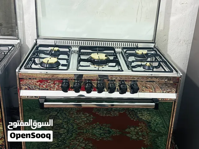 غاز يونيفرسال الإيطالي