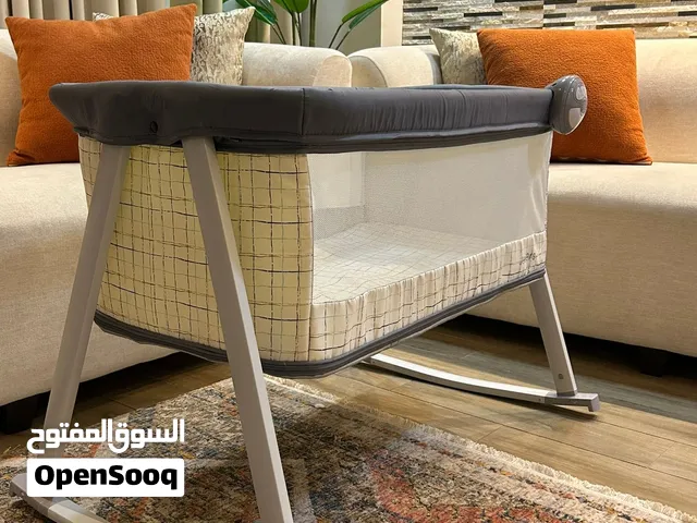 سرير اطفال ماركة جونيور بحالة الجديد