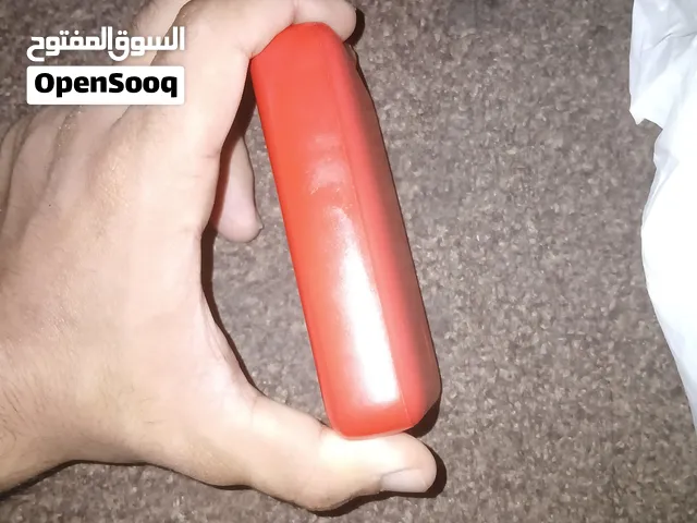 شاحن متنقل لون احمر للبيع 76 ريال