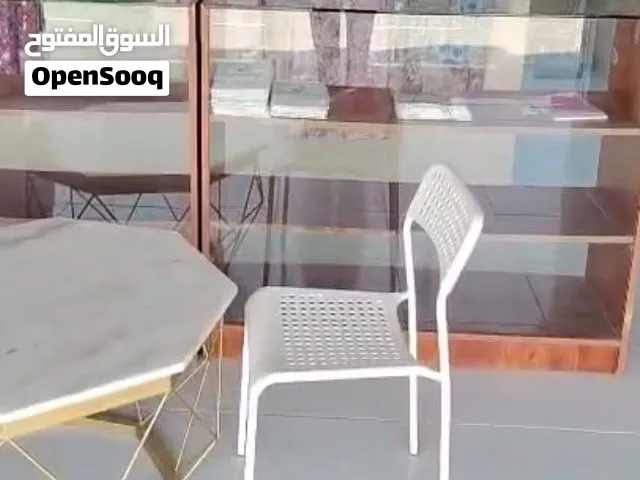 للبيع طاولتين مع كرسي 1000 درهم