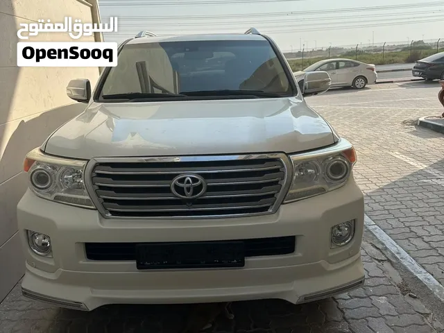 لاند كروزر 2015 VXR 5.7 صبغ وكاله كاملا ماكينة و جير شد وكاله كاملا لون ابيض من الداخل زعفران