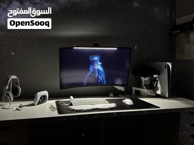 للبيع بروجكتر و الاضاءه الي فوق الشاشه و ساعتين على الطاولة