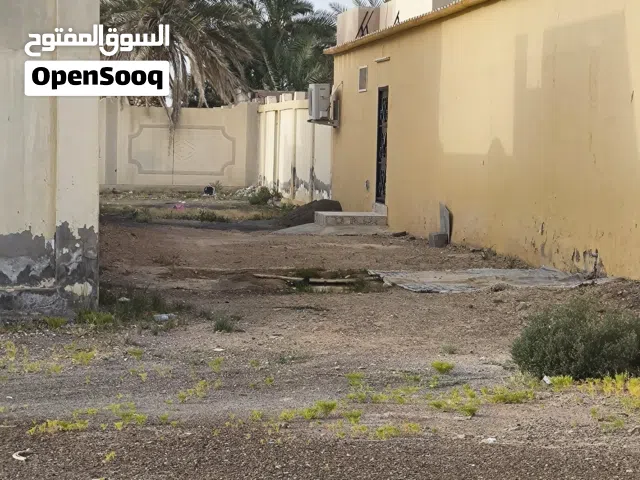 فلة للبيع ( من أصل توين فيلا) بالقرب من مسجد حمد بن مهنا الشبلي، باقي فلة واحدة