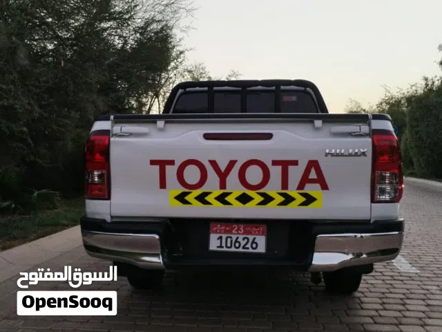 2024 تويوتا هيلوكس Standard