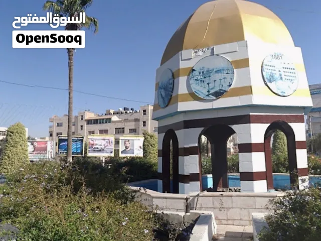 للإيجار – محلان تجاريان بموقع استثنائي في قلب إربد