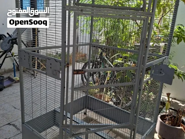 قفص كبير للطيور