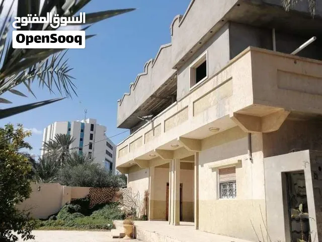 من المالك طول منزل للبيع فوق منه شقتان غير كملات