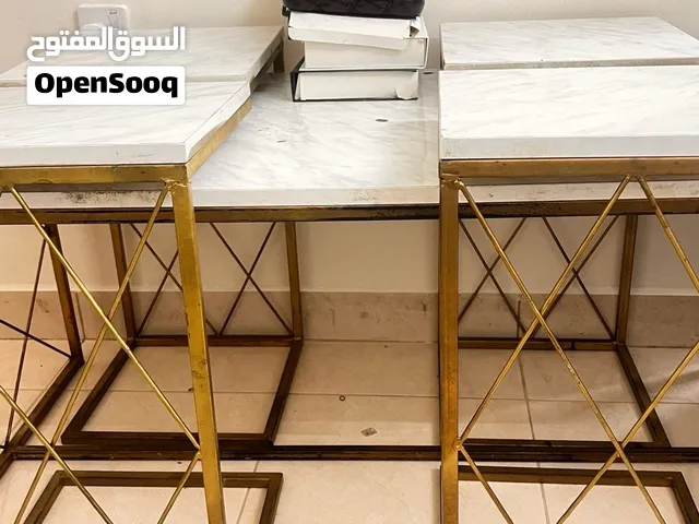 طاولة للبيع