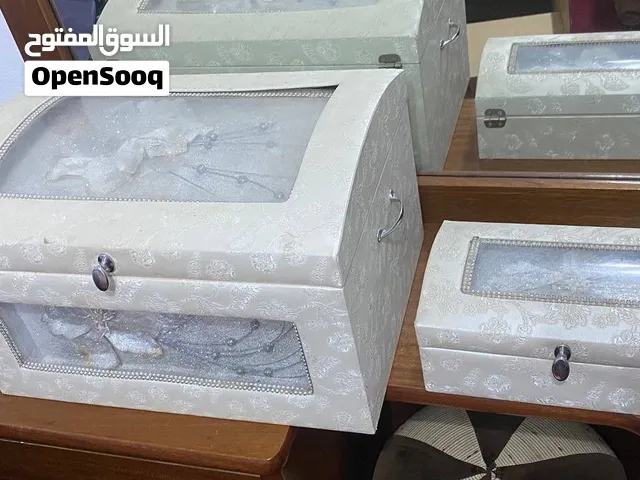 3 صندوق واحد كبير و زوز صغار