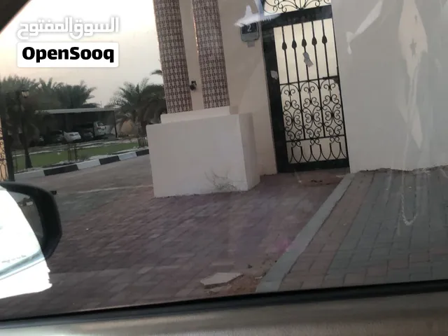 سكن مشترك شاب عربي