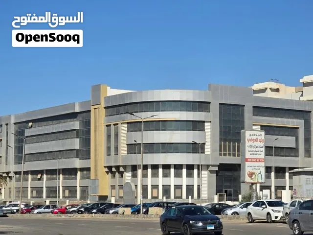 عياده للبيع بجوار المستشفى الجوي ومستشفى نسائم ، مبني طبي بالكامل به مستشفى، عيادات ومعامل تحاليل