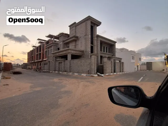 السلام عليكم ورحمة الله وباركته شقق نص تشطيب للبيع عين زراة طريق السكة حي رويال السكني