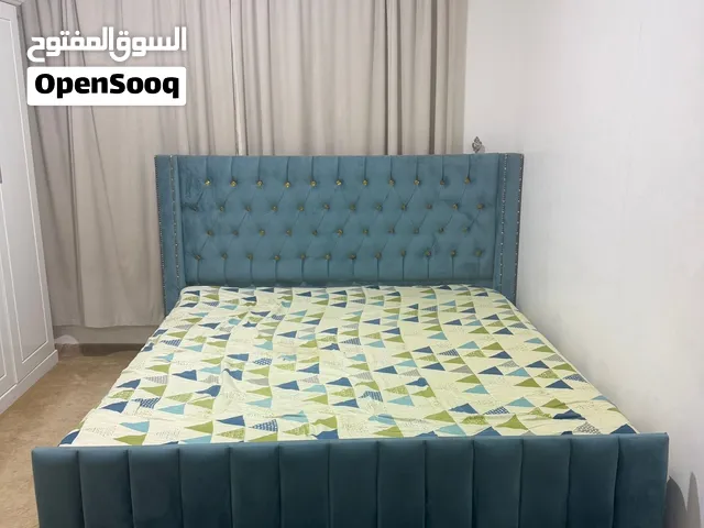 للبيع سرير نوم حجم كبير