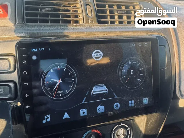 للبيع شاشه تركب لاجميع السيارت