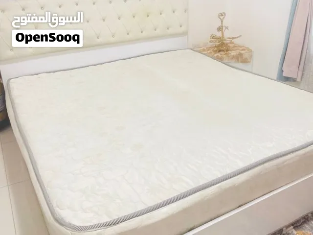 غرفة نوم تركية للبيع مكونة من خزانة وسرير وملحقاتهم