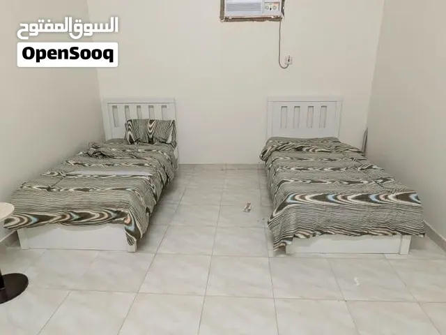 سرير نفر لون أبيض