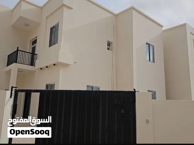 فلة جديده على الشارع للإيجار الشهري في صحلنوت الشمالية بالقرب من جامعة ظفار