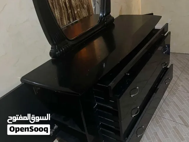 تسريحة خارجي إيطالي ملبس فرميكا جديد مستعمل بسيط  سعرها 40 الف قابل للتفاوض في المعقول دلالة 5000