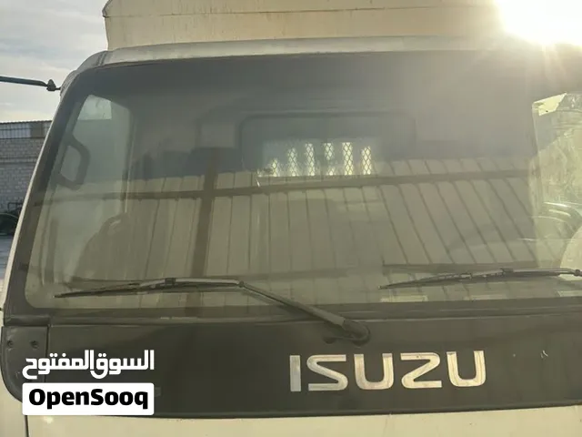 سيارة ايسوزو مستعملة موديل 2003 لشحن ونقل البضائع