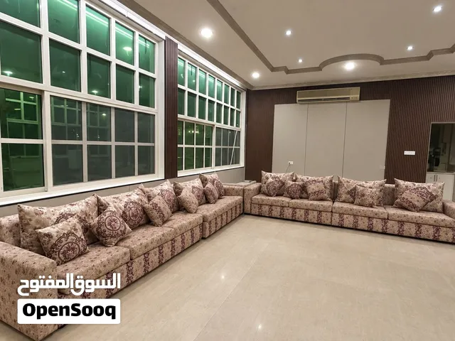 كنب منزلي مع طاوله
