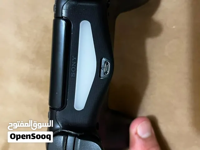 يد بلايستيشن فور استعمال خفيف للبيع السعر 90 دينار