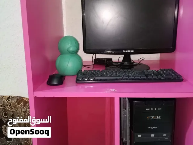 كمبيوتر يشتغل ويطفي وقديم