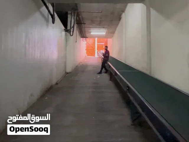 مخزن غذائي تبريد و تجميد بالشويخ ش اللحوم50 م ارتفاع 4.5 م سرداب مع نازله سياره و سير خدمات للبضائع