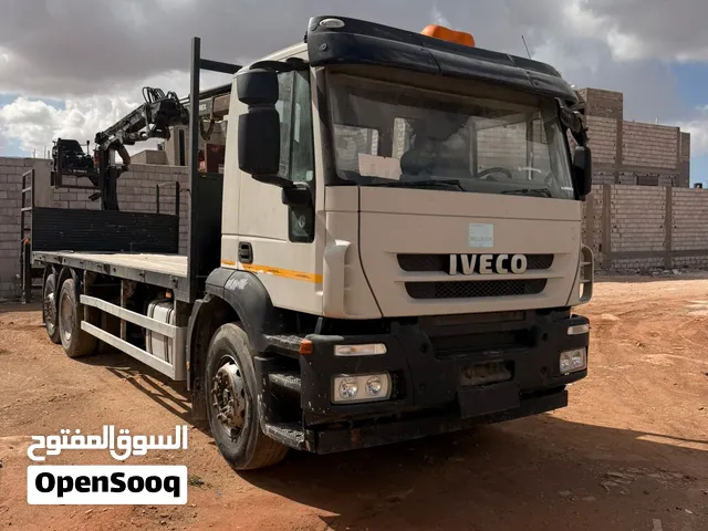 للبيع شاحنة IVECO مجهّزة برافعة هيدروليكية
