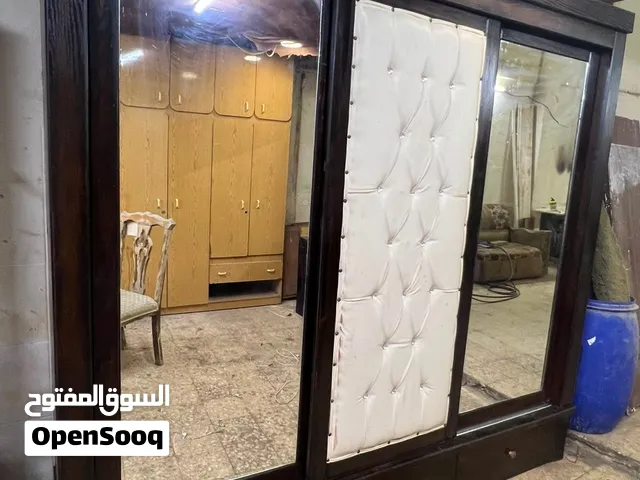 خزانة وتسريحة وكوميدينه عدد 2