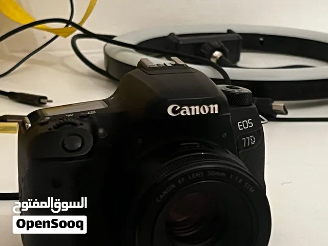 Canon 77D  معاها عدسة 50mm