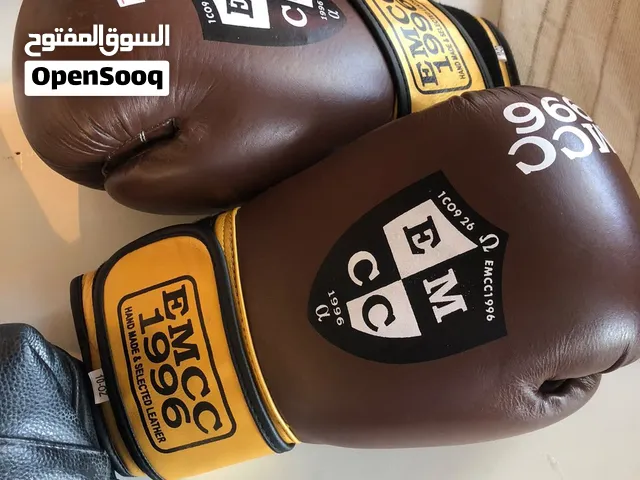 قفازات ملاكمة احترافية، مصنوعة في باكستان، مصنوعة يدوياً من جلد البقر.