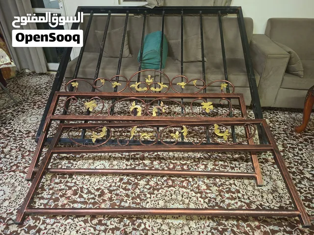 سرير حديد قوي تفصيل مع لوحين خشب مجوز كبير 20 دينار