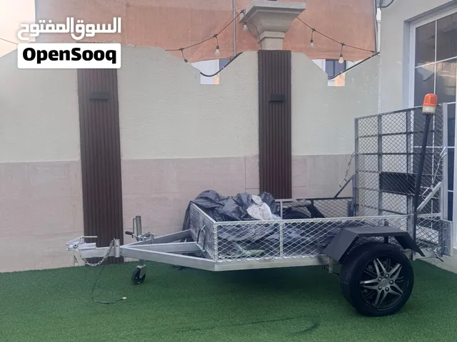 مقطورة شبه جديده تحمل دراجة