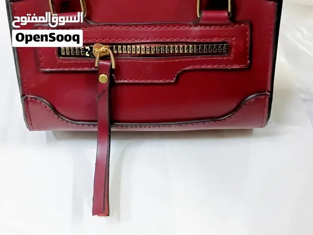 شنطة ظهر: Backpack شنطة كروس: Crossbody Bag شنطة كتف: Shoulde