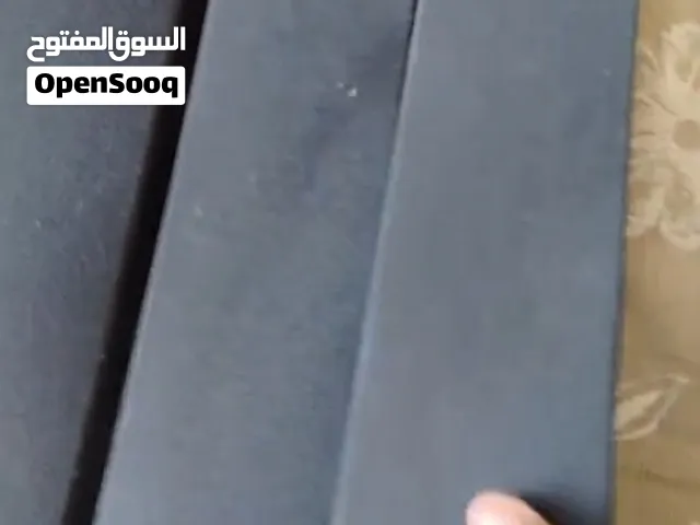 سمعات يركبون على البسي وعلى السياره معا أسلاك