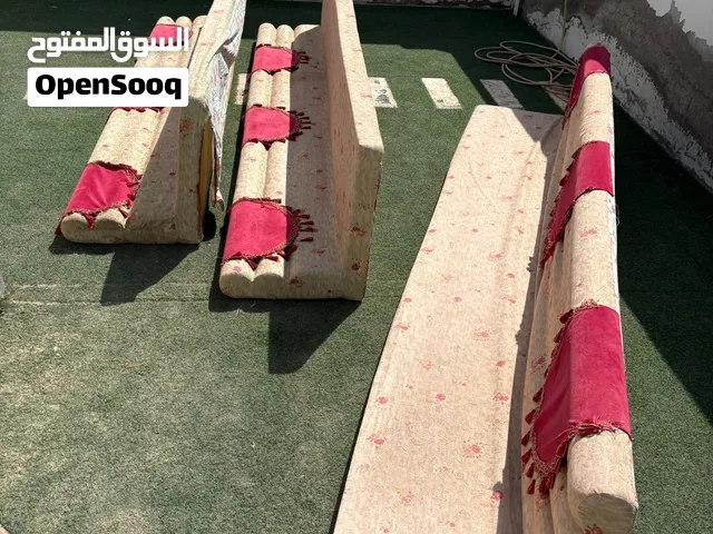 جلسات ارضيه عددهن 6 قطع للبيع