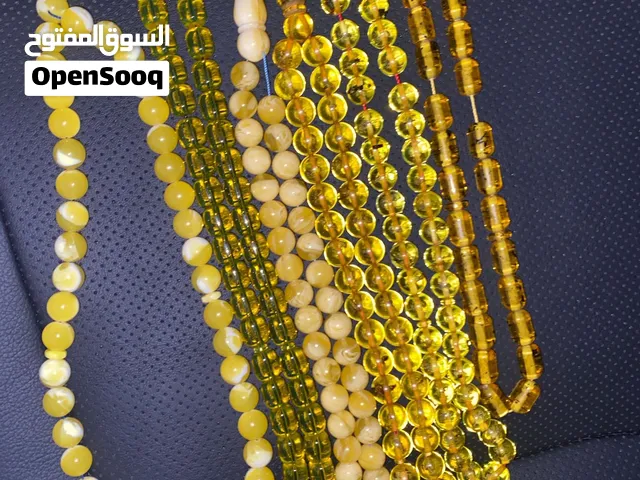 مسابيح للبيع اختار المسباح وانا اعطيك كم خرزه فيه وكم سعره واذا ماعجبك السعر اخفضه لك بعد