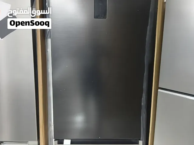 ثلاجة كبيرة الحجم