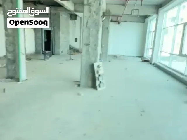 للايجار بالسالميه مساحه 600 متر مبني استثماري منفصل عباره عن 3 ادوار كل دور 200 متر مع مصعد منفصل