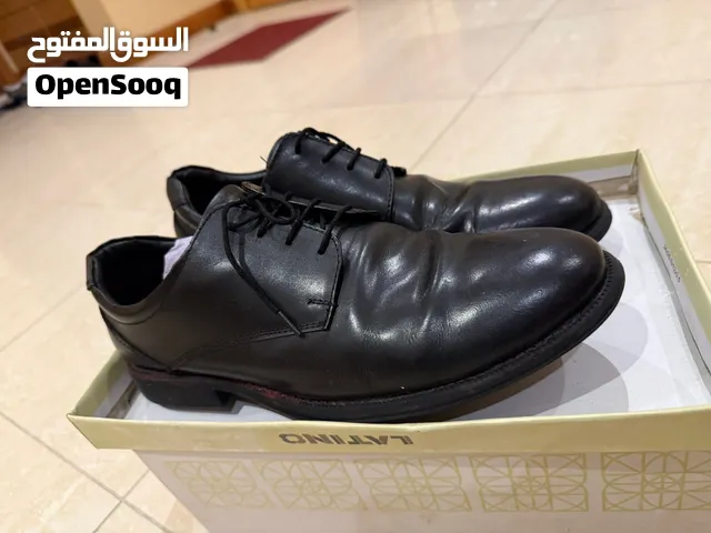 Black leather shoes for sale! I have total 2 ! 43 Size one is a little use one of them new pl