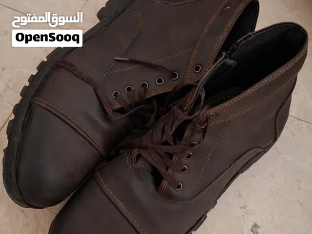 2 حذاء بشكل مميز وجميل