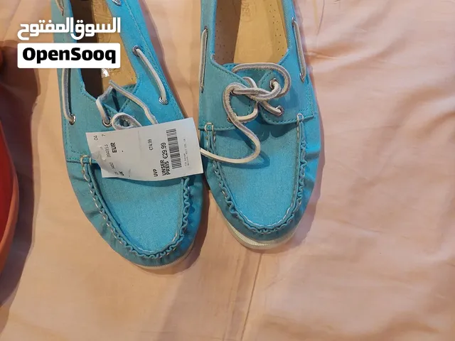 للبيع حذاءان غير مستعملين – أسعار نهائية