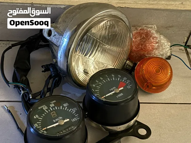 للبيع طقم قطيفي نضيفف او للبدل مع مربع تواصل السعر 13 وقابل بشي بسيططط